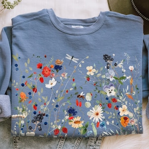 Vintage Pressed Flowers Sweatshirt Comfort Colors Boho Cottagecore Crewneck Garden Botanical Floral Pullover Fairycore Wildflowers Sweater