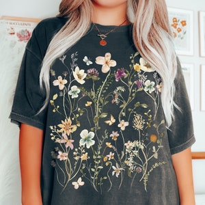 Comfort Colors Pressed Flowers Tshirt, Boho Wildflowers Cottagecore Shirt, Oversized Vintage Botanical Tee, Pastel Floral Shirt Garden Shirt