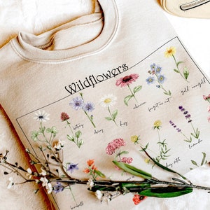 Wildflowers Sweatshirt, Cottagecore Sweatshirt, Vintage Floral Crewneck Sweatshirt, Botanical Flower Sweatshirt, Oversized Boho Sweatshirt