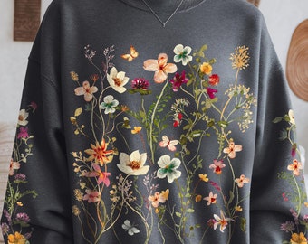 Vintage Pressed Flowers Sweatshirt, Boho Cottagecore Crewneck, Pastel Botanical Floral Pullover, Fairycore Oversized Wildflowers Sweatshirt