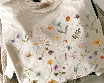 Vintage geperste bloemen Comfort kleuren shirt Cottagecore T-shirt Boho wilde bloemen Tee Fairycore natuur shirt tuinliefhebber botanische T-shirt