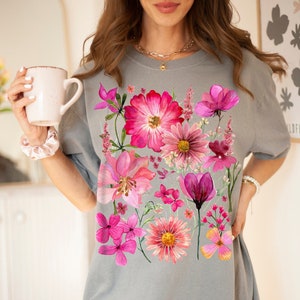 Pressed Flowers Comfort Colors T-Shirt: Vintage Cottagecore Floral