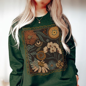 Boho Floral Cottagecore Sweatshirt, Fall Flowers Nature Tshirt, Wildflower Garden T-Shirt, Gift for Flower Lover, Hippie Botanical Sweater