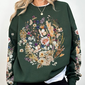 Vintage Pressed Flowers Sweatshirt, Boho Cottagecore Crewneck, Pastel Botanical Floral Pullover, Fairycore Oversized Wildflowers Sweatshirt