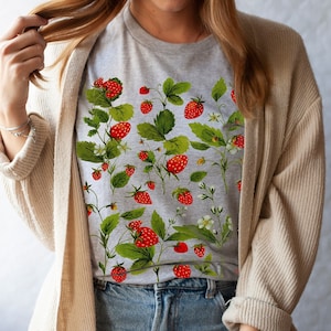 Vintage Strawberry Shirt, Cottagecore Tshirt, Retro Farmers Market Graphic Tee, Trendy Boho Tee , Forestcore Nature T-Shirt, Botanical Shirt