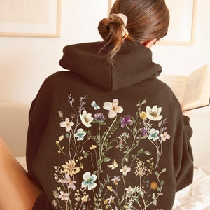 Vintage Pressed Flowers Hooded Sweatshirt, Boho Cottagecore Pastel Botanical Floral Pullover Fairycore Oversized Wildflowers Crewneck Hoodie