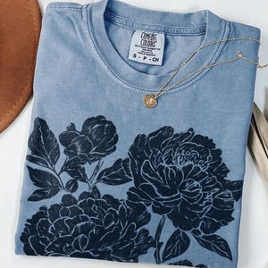 Vintage Linocut Flower Shirt Comfort Colors Block Print Peonies Tshirt Ranunculus Woodcut Stamp Tee Cottagecore Boho Botanical Shirt Cotton