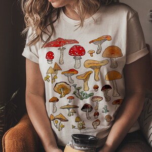 Vintage Mushrooms T-Shirt, Forestcore Mushroom Oversized TShirt, Woodland Fungi Shirt, Cottagecore Nature Aesthetic, Foraging Botanical Tee