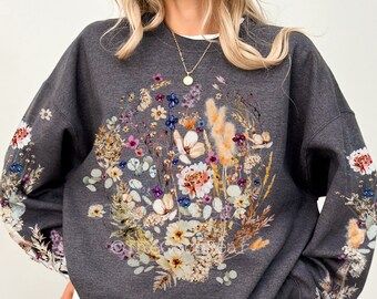 Vintage Pressed Flowers Sweatshirt, Boho Cottagecore Crewneck, Pastel Botanical Floral Pullover, Fairycore Oversized Wildflowers Sweatshirt