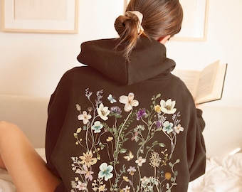 Vintage Pressed Flowers Hooded Sweatshirt, Boho Cottagecore Pastel Botanical Floral Pullover Fairycore Oversized Wildflowers Crewneck Hoodie