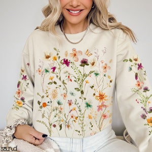 Vintage Pressed Flowers Sweatshirt, Boho Cottagecore Crewneck, Pastel Botanical Floral Pullover, Fairycore Oversized Wildflowers Sweatshirt