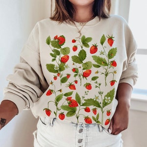 Vintage Strawberry Sweatshirt, Cottagecore Shirt, Retro Farmers Market Crewneck, Trendy Boho Top, Nature Pullover, Botanical Forest Sweater