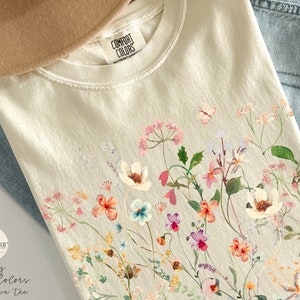 Gepresste Blumen Langarm-Shirt Komfort Farben Tshirt Wildblumen Cottagecore Botanische T-Shirt Pastell Floral Shirt Natur-Liebhaber-Garten Top Ivory