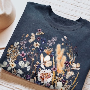 Vintage geperst bloemen sweatshirt, Boho Cottagecore ronde hals, pastel botanische bloementrui, Fairycore oversized wilde bloemen sweatshirt
