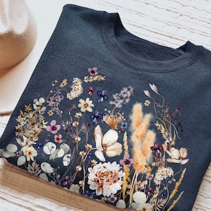 Vintage Pressed Flowers Sweatshirt, Boho Cottagecore Crewneck, Pastel Botanical Floral Pullover, Fairycore Oversized Wildflowers Sweatshirt Navy