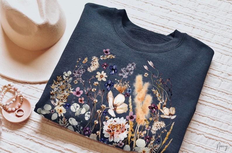 Vintage Pressed Flowers Sweatshirt, Boho Cottagecore Crewneck, Pastel Botanical Floral Pullover, Fairycore Oversized Wildflowers Sweatshirt Navy