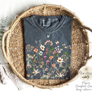 Gepresste Blumen Langarm-Shirt Komfort Farben Tshirt Wildblumen Cottagecore Botanische T-Shirt Pastell Floral Shirt Natur-Liebhaber-Garten Top Pepper