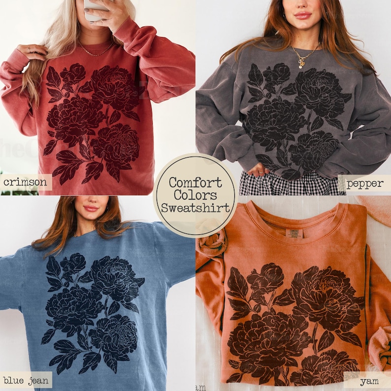 Puede incluir: Una colecci&oacute;n de cuatro sudaderas de cuello redondo y manga larga en colores crimson, pepper, blue jean y yam. Cada sudadera presenta un estampado floral grande, oscuro y detallado en la parte frontal. Una etiqueta circular central dice Comfort Colors Sweatshirt.