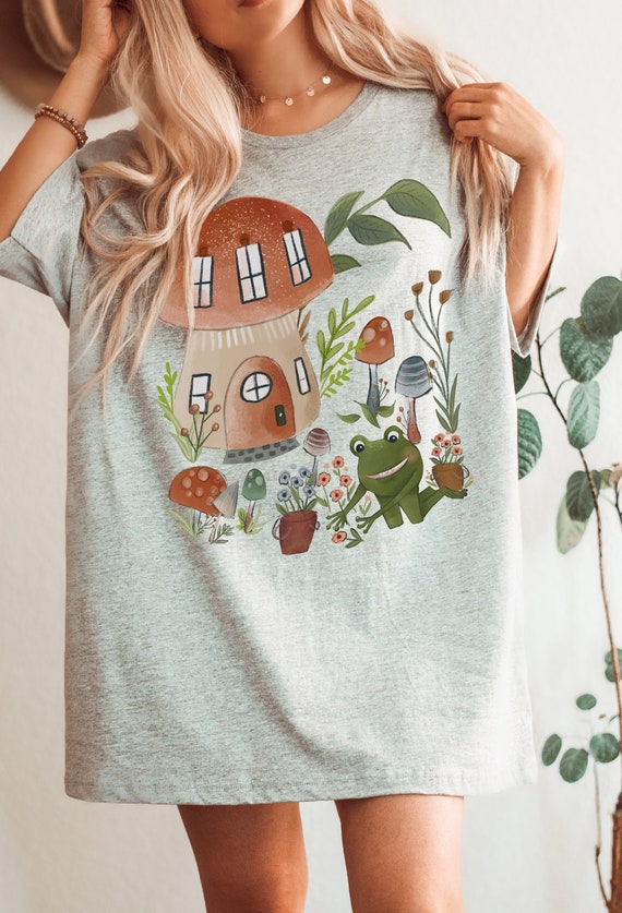 Cottagecore Frog Shirt Mushroom T-Shirt Aesthetic Tshirt Boho Cottage Core Tee Shirt Goblincore Clothing Forestcore Shirt Gift for Gardener