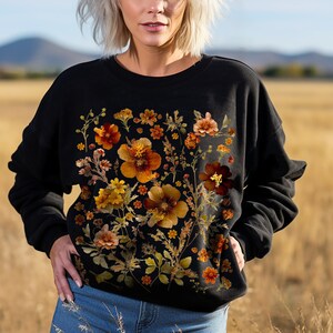 Vintage Flower Basket Art Print Crew Neck Sweatshirt main image 0