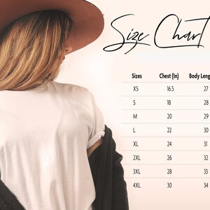 Puede incluir: Tabla de tallas para una camiseta con medidas en pulgadas para el pecho y la longitud del cuerpo. Las tallas incluyen XS, S, M, L, XL, 2XL, 3XL y 4XL.