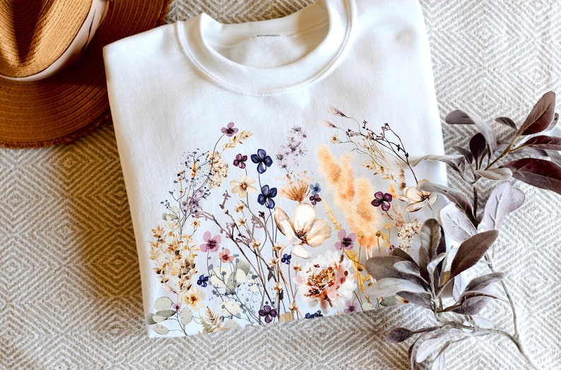 Vintage Pressed Flowers Sweatshirt, Boho Cottagecore Crewneck, Pastel Botanical Floral Pullover, Fairycore Oversized Wildflowers Sweatshirt image 5