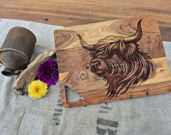 Beautiful acacia wood cutting board with handle ideal for cutting and serving, kitchen board, customizable, laser engraving