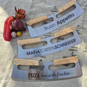Pizza rocker knife with stainless steel blade and wooden handle, pizza cutter, pizza slicer, pizza knife