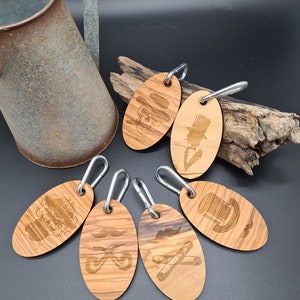 Men&#39;s Keychain Made of Olive Wood Customizable Key Pendant Unique Keychains Handmade Wood Gift Guest Gift