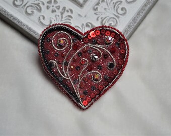 Broche brodée coeur