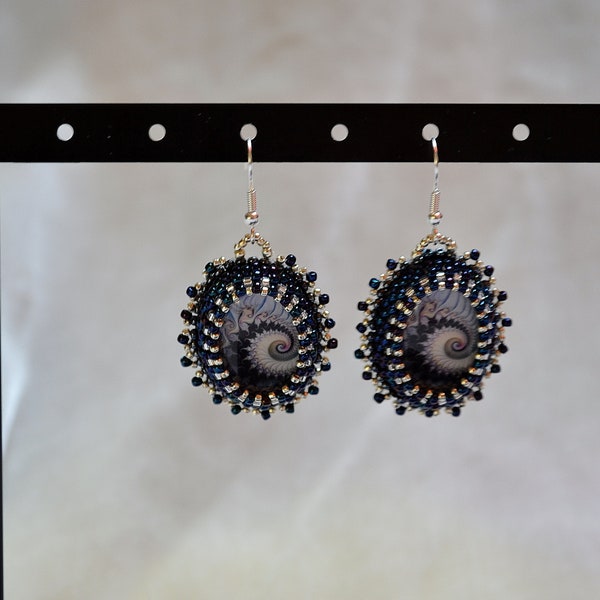 Boucles d'oreilles cabochon broderie