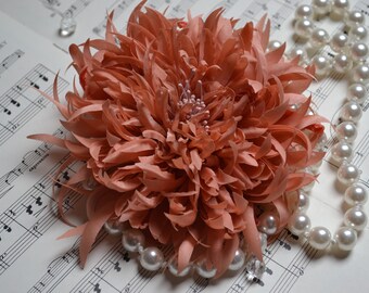 Grande broche chrysanthème en soie couleur rose saumon