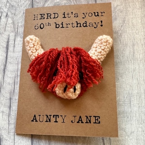 Tarjeta de cumpleaños - Tarjeta de crochet - Tarjeta Kraft - Vaca de las Tierras Altas - Nombre personalizado Edad - Rebaño ¡Es tu cumpleaños! - 30, 40, 50, 60, 70, 80