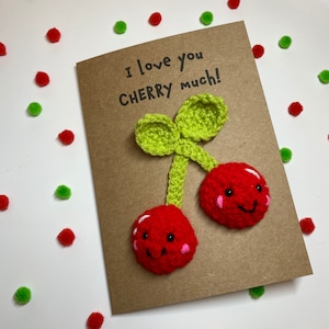 Tarjeta de Aniversario - Te amo - Tarjeta de Crochet - Kraft - Cerezas - ¡Te amo mucho CEREZA! - Novio Novia Pareja Esposo Esposa Amigo