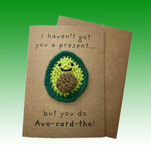 Tarjeta de cumpleaños - Tarjeta de crochet - Kraft - Aguacate - ¡No te he comprado un regalo, pero tú, tarjeta de aguacate! - Divertida - Cumpleaños de confinamiento - Personalizada