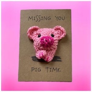 Tarjeta Pensando en ti - Tarjeta Extrañándote - Tarjeta de empatía - Tarjeta de confinamiento - Tarjeta de crochet - Tarjeta Kraft - Tarjeta Extrañándote - Tiempo de cerdito - Amigos - Familia