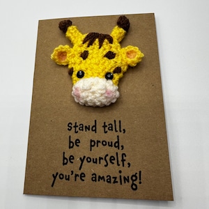 Tarjeta de positividad - Tarjeta de crochet - Tarjeta Kraft - Jirafa - Ponte de pie, sé orgulloso, sé tú mismo, eres increíble - Inspirador - Orgullo - Motivación