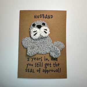 Tarjeta de aniversario - Crochet - Kraft - Sello de aprobación - ¡Feliz aniversario! - Personalizada - Divertida novedad Marido Esposa Novio Novia