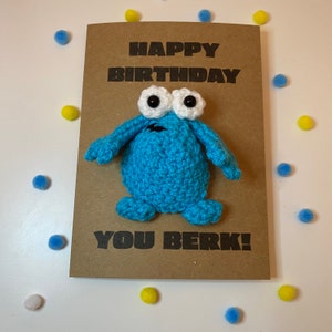 Tarjeta de cumpleaños - Tarjeta de crochet - Kraft - Berk - ¡Feliz cumpleaños, Berk! - The Trapdoor - Televisión infantil retro de los 80 - His Hers Novedad Broma divertida