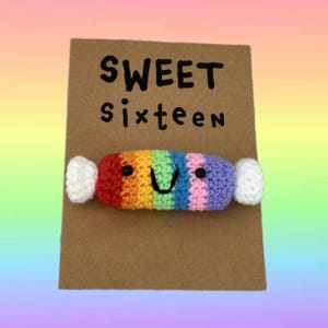 Tarjeta de cumpleaños número 16 - Tarjeta de crochet - Kraft - Dulces piruletas - Arcoíris - DULCES dieciséis - 16 años - Decimosexto cumpleaños