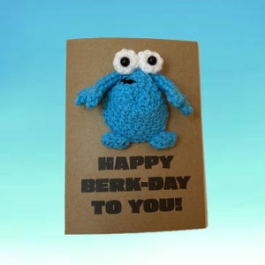 Tarjeta de cumpleaños - Tarjeta de crochet - Tarjeta Kraft - Berk - ¡Feliz Berkday! - Trapdoor - Televisión infantil retro de los 80 - Novedad para él y para ella