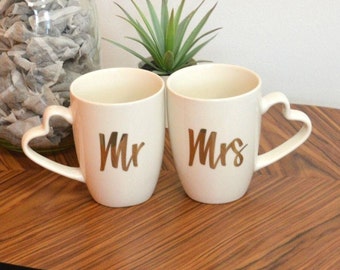 Mr and Mrs Heart Shaped Handle, Wedding Mugs Gift Set of 2 in Box, Gold Foil