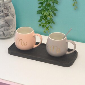 Mr and Mrs Mugs Gold Foil Gift For Newley Weds Bride Groom Wedding Present