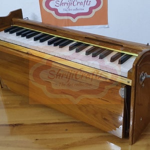 Shriji Indian Musicals Bass Male Reed Dulcetina Pure Teak Wood 440Hz (NATURAL COLOR) with Bag for -  Harinam, Daily Kirtan &quot;Made In India&quot;