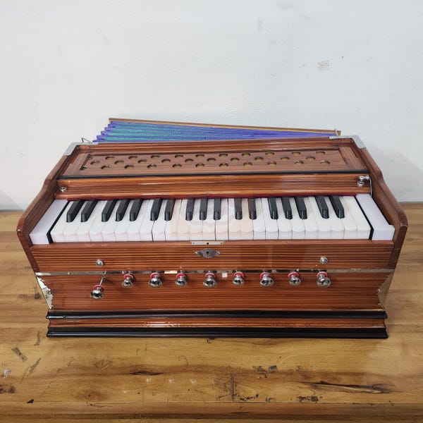 Handcrafted 3.5 Octave Harmonium – 9-Stop Coupler, Bass Male Reed, with Bag