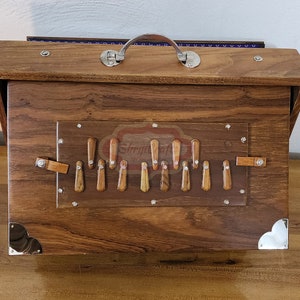 Caja Shruti de madera de teca pura Shriji con teclas de madera C3 a C4 afinada a 440 Hz y 432 Hz Sur Pete 15 x 10 x 3 pulgadas con bolsa y con y sin pedal