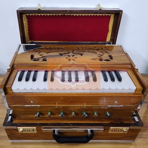 Armonio portátil de 7 pasos Shriji Crafts, 2,5 octavas, Khadi Kangi, juego de 2 lengüetas, bajo macho, 32 teclas, 7 fuelles, fabricado en madera de teca pura con bolsa