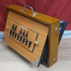 Caja Shruti india hecha a mano Shriji de madera y contrachapado, afinada en C3 a C4 a 440 Hz y 432 Hz, instrumento musical Sur Peti de 15 x 10 x 3 pulgadas con y sin pedal.