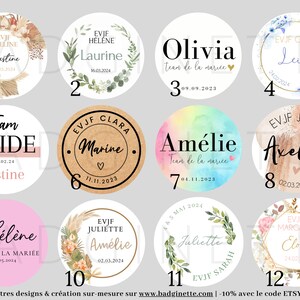 Puede incluir: Doce pegatinas redondas con diferentes dise&ntilde;os y textos. Cada pegatina presenta un dise&ntilde;o floral o bot&aacute;nico con un nombre y una fecha. El texto incluye "EVJF", "Team Bride", "Team de la mari&eacute;e" y "Am&eacute;lie".