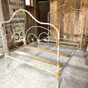 Antique Wrought Iron Bed ~ Full Size